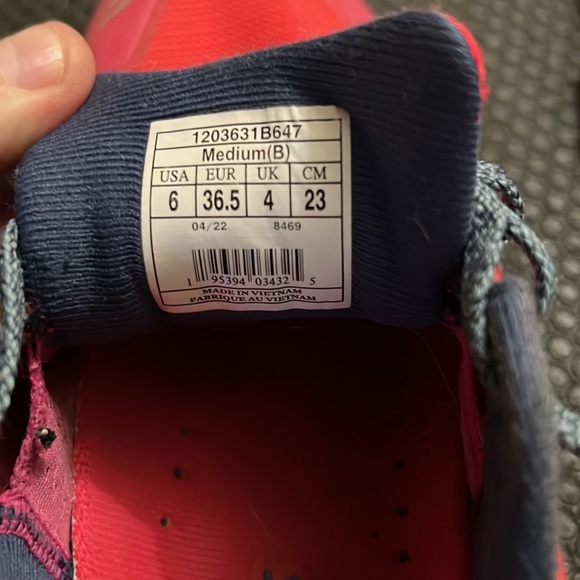 Brooks girls cascadia 16 size 6Girls - Picture 4 of 4